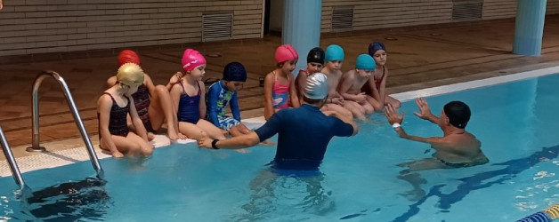 LA SCUOLA SI TUFFA IN PISCINA!